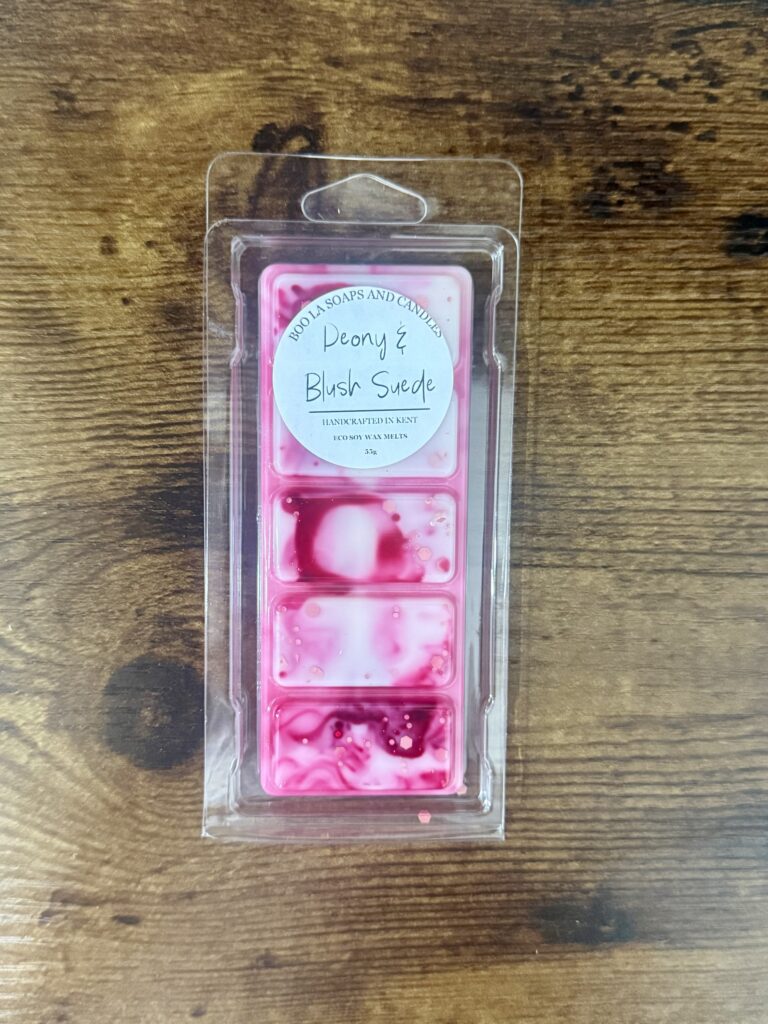 Peony & blush suede soy wax melt